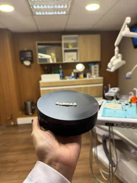 Equipo de alta tecnología dental en Elite Clinic Dental & Medical